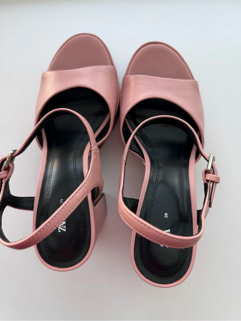 Zara show minimal